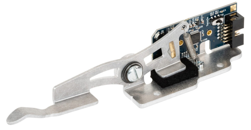 Pedalhebel aus Metall mit montierter Sensorplatine