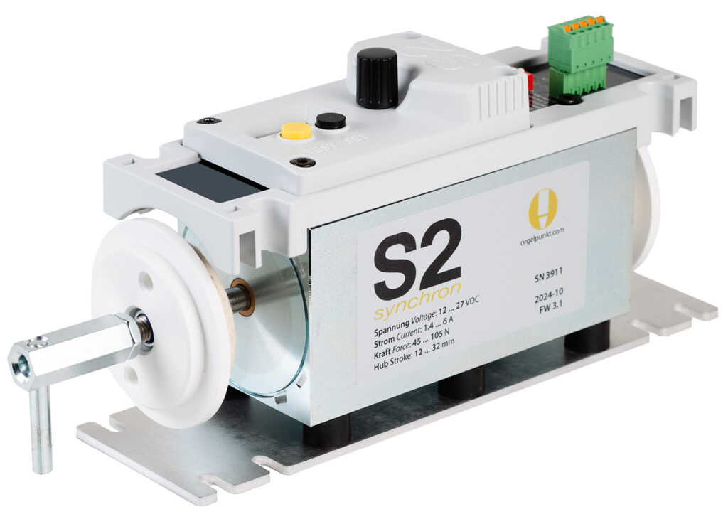Schwellermotor S2 mit Antriebswelle, Typenschild und Anschlussklemme